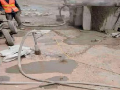 天祝水泥混凝土路面板底注浆技术 路面脱空注浆整治方案