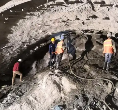 天祝隧道拱顶带模注浆料，微膨胀注浆料的特点及施工工艺